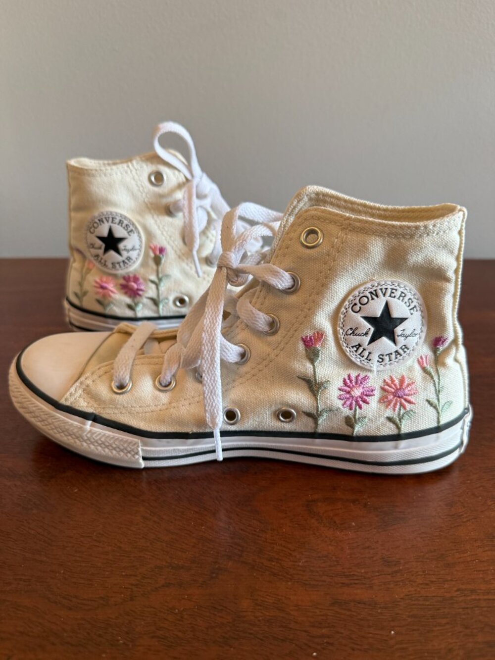 Converse Chuck Taylor All Star Embroidered Floral Sneakers Girls Size 2 - Picture 3 of 7